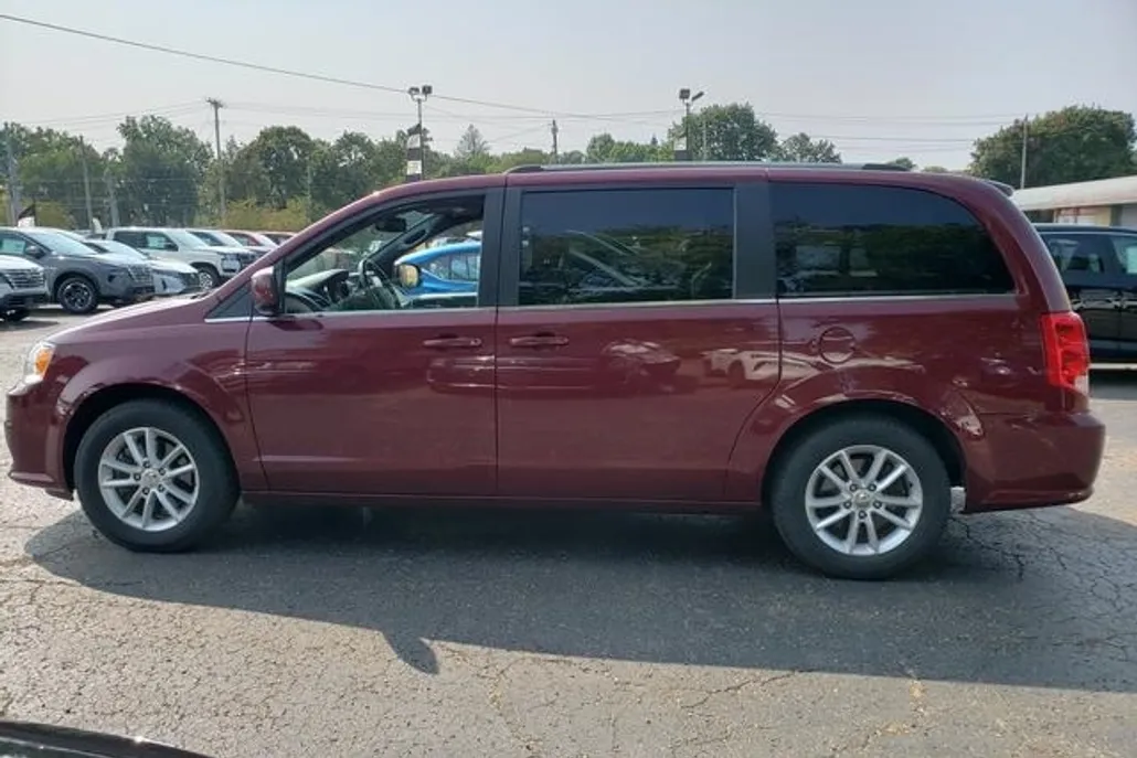2020 Dodge Grand Caravan SXT photo 1