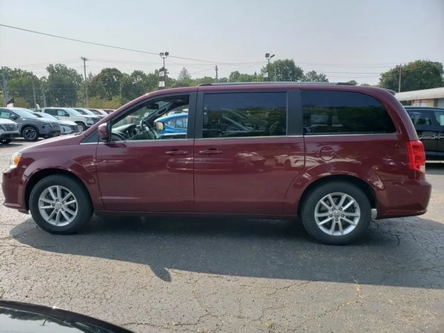 2020 Dodge Grand Caravan SXT photo 1