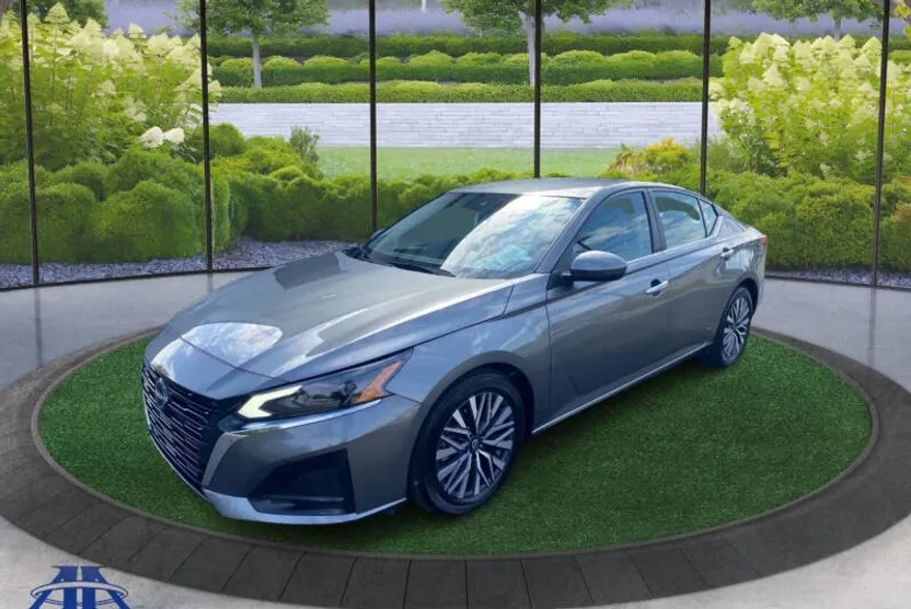 2023 Nissan Altima 2.5 SV photo 1