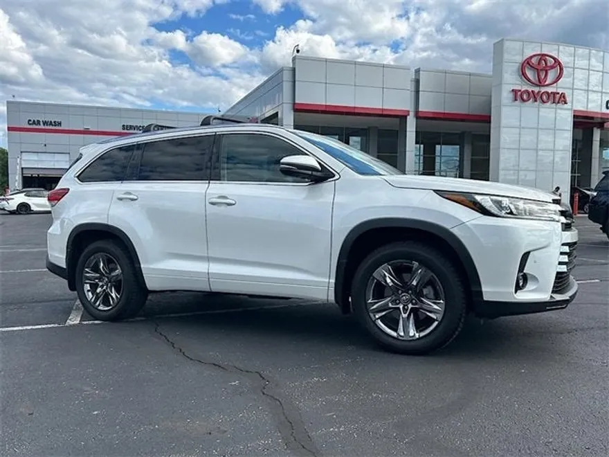 2019 Toyota Highlander Limited Platinum photo 1