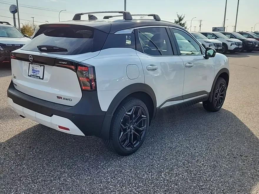 2026 Nissan Kicks SR photo 1