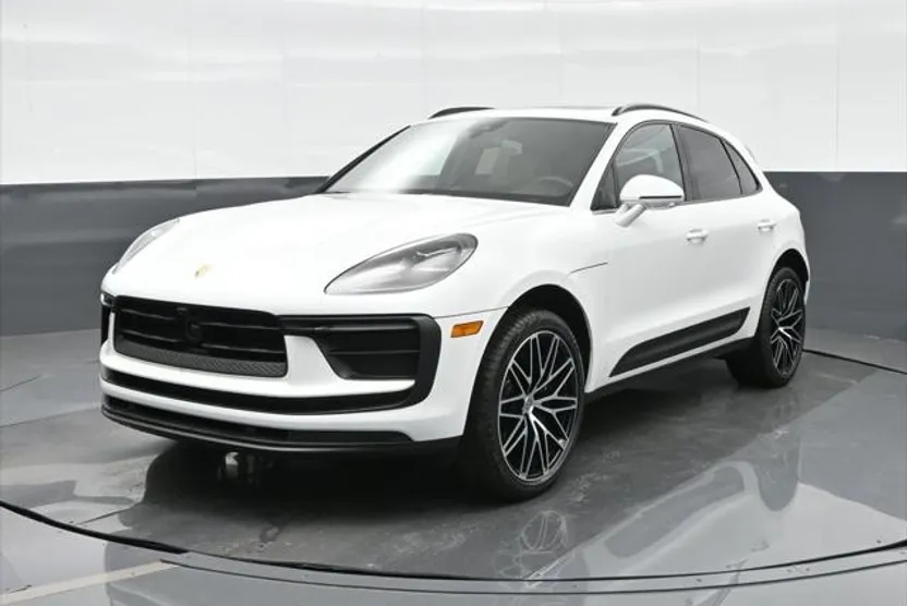 2025 Porsche Macan photo 1