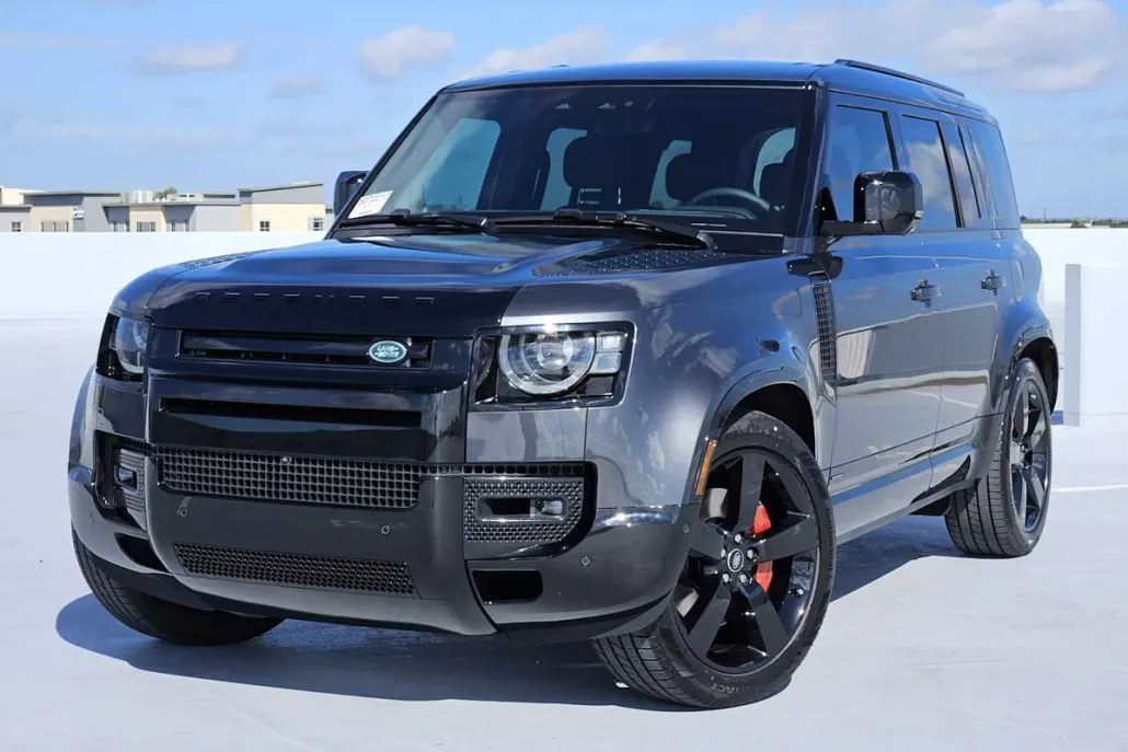 2025 Land Rover Defender 110 photo 1