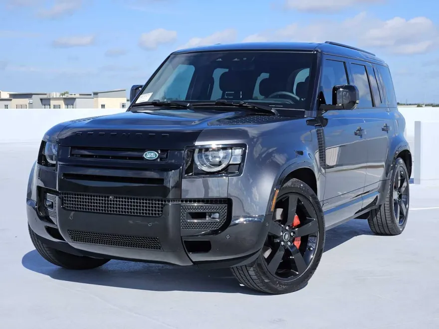 2025 Land Rover Defender 110 photo 1