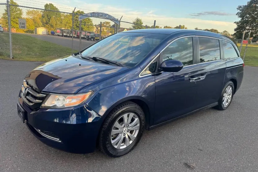 2016 Honda Odyssey EX photo 1