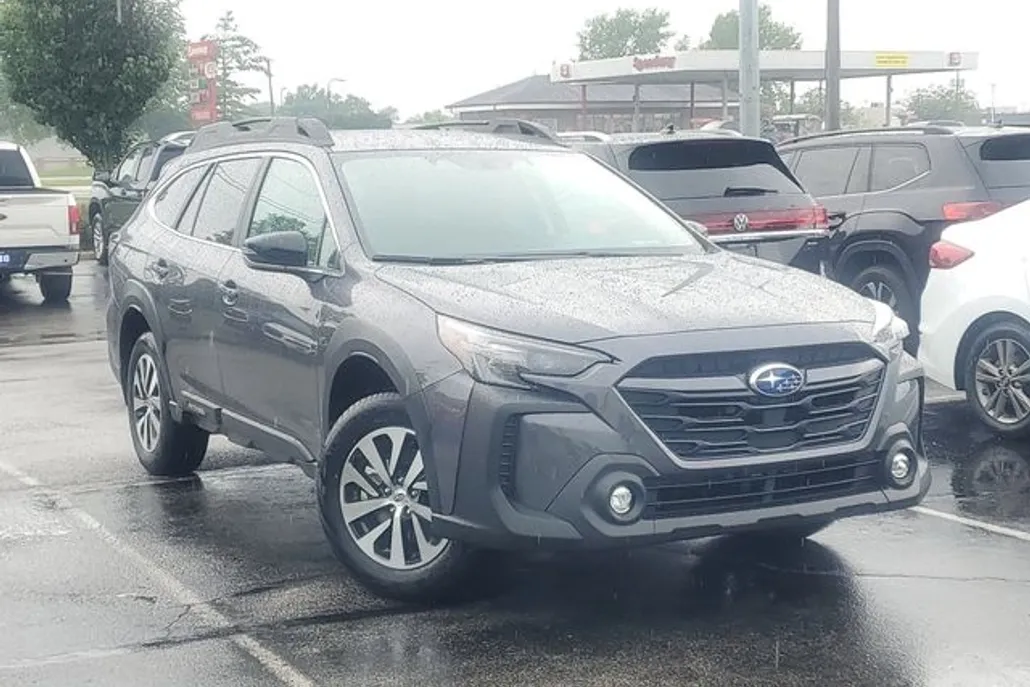 2025 Subaru Outback Premium photo 1