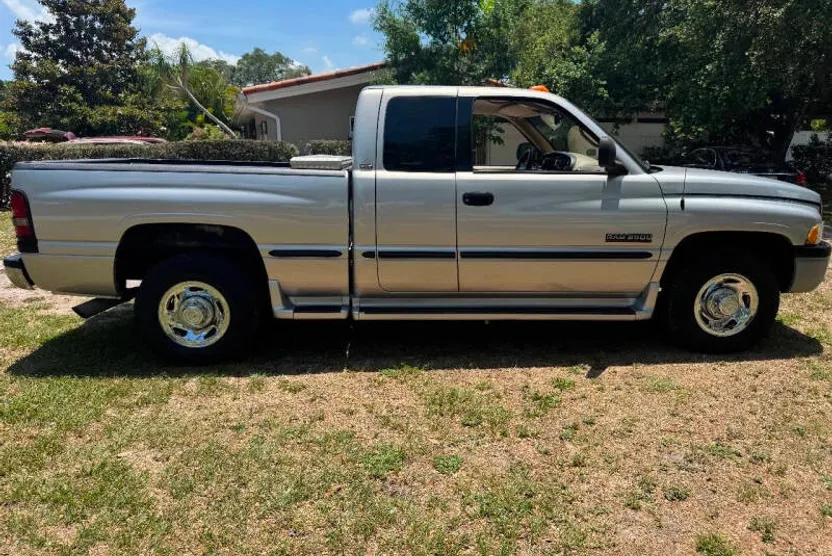 1999 Dodge Ram Laramie SLT photo 1