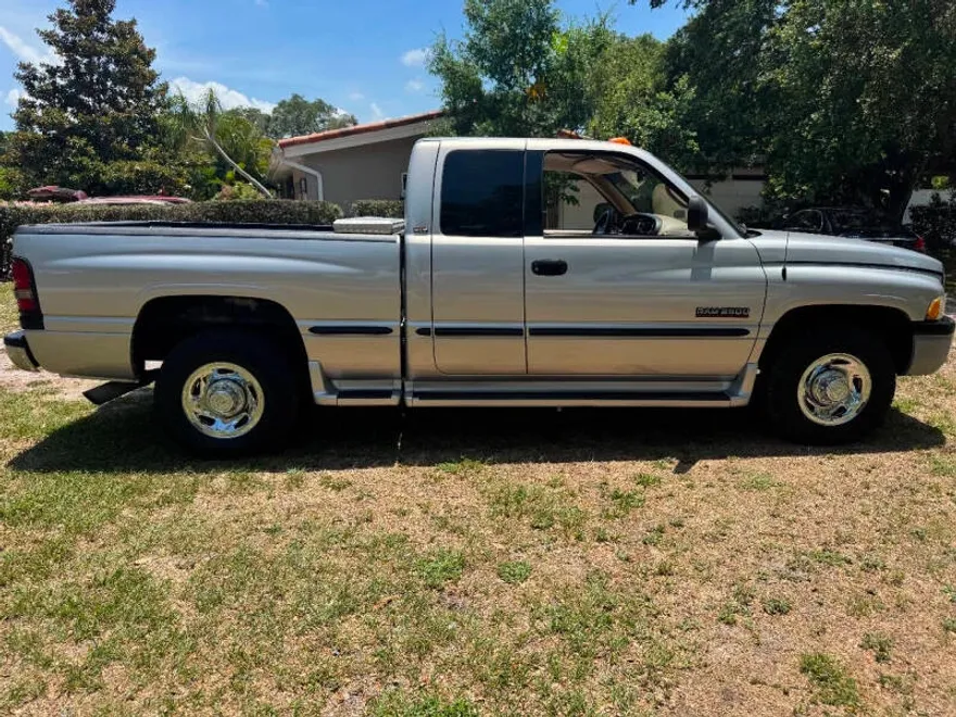 1999 Dodge Ram Laramie SLT photo 1