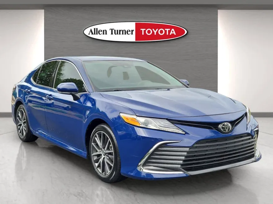 2024 Toyota Camry XLE photo 1