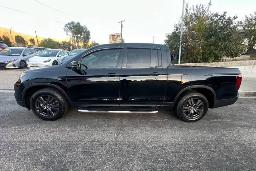 2018 Honda Ridgeline Sport photo 1