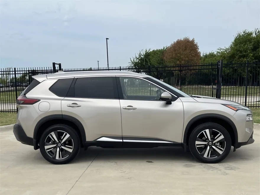 2021 Nissan Rogue SL photo 1