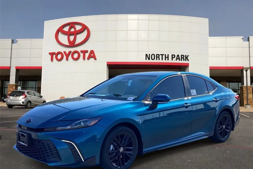 2026 Toyota Camry SE photo 1