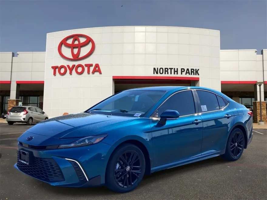2026 Toyota Camry SE photo 1