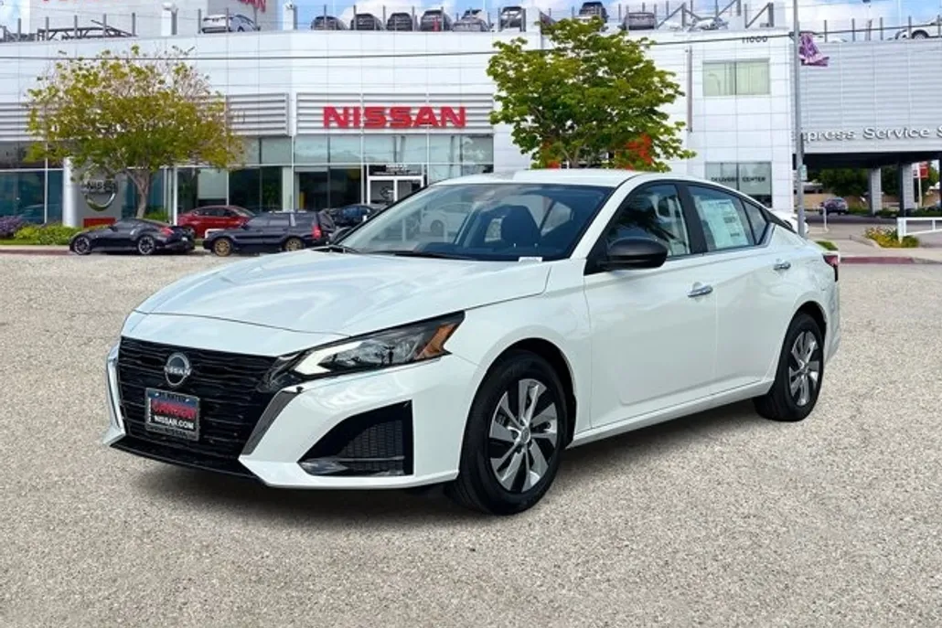 2025 Nissan Altima SV photo 1