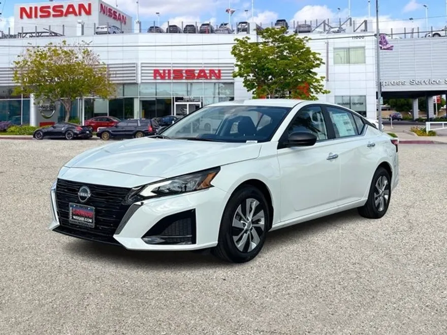2025 Nissan Altima SV photo 1
