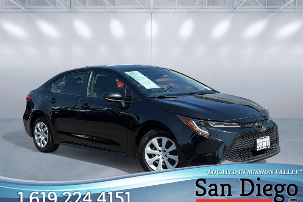 2022 Toyota Corolla LE photo 1