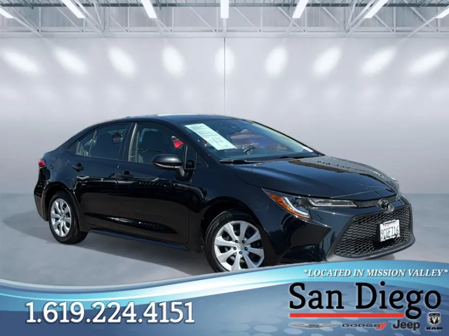 2022 Toyota Corolla LE photo 1