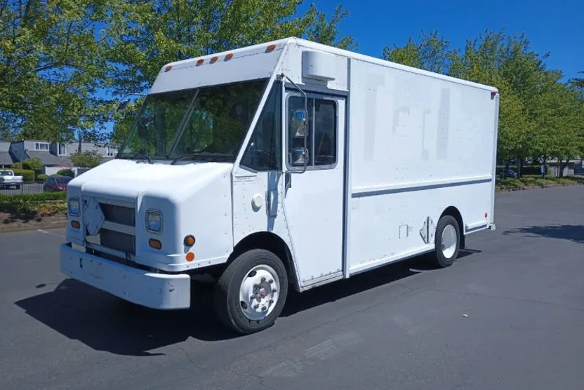 2001 Freightliner MT 45 Chassis photo 1