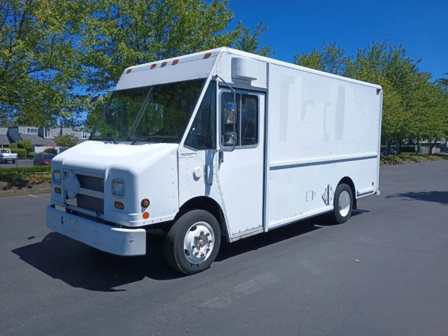 2001 Freightliner MT 45 Chassis photo 1