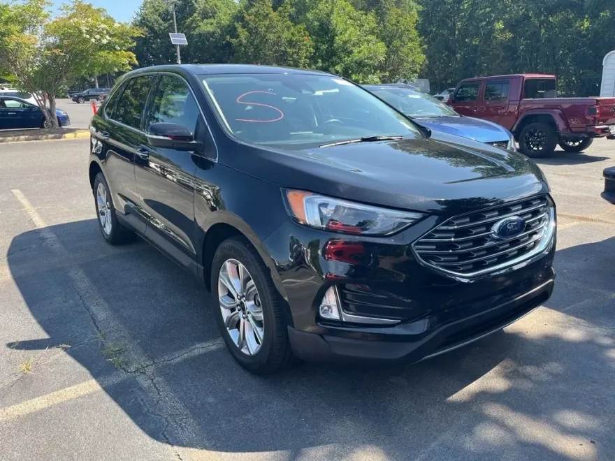 2024 Ford Edge Titanium photo 1