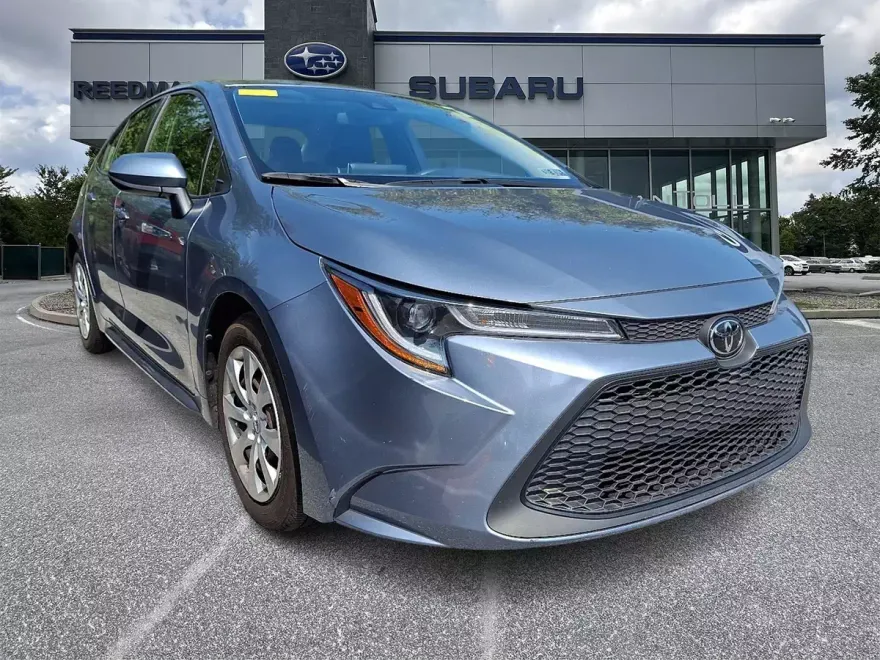 2020 Toyota Corolla LE photo 1