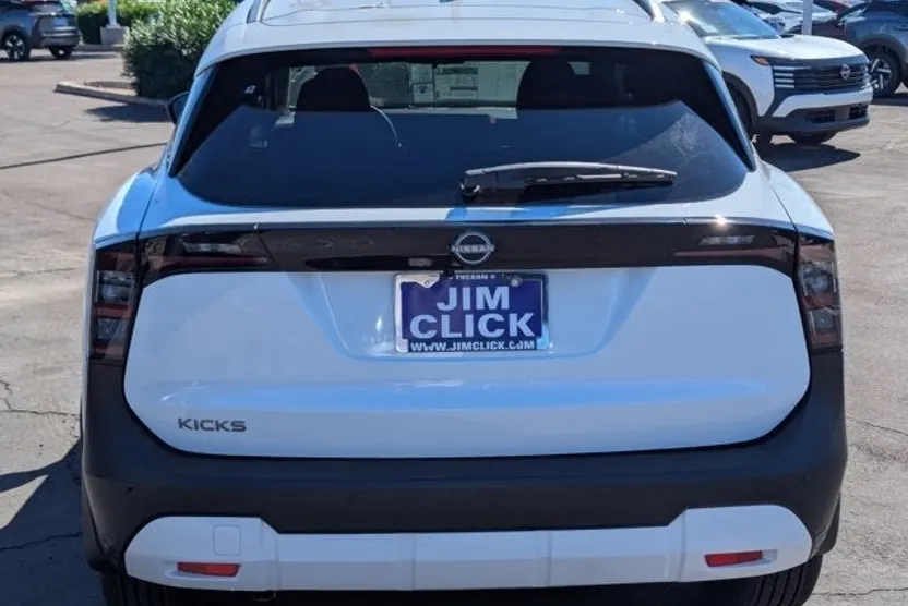 2026 Nissan Kicks SV photo 1