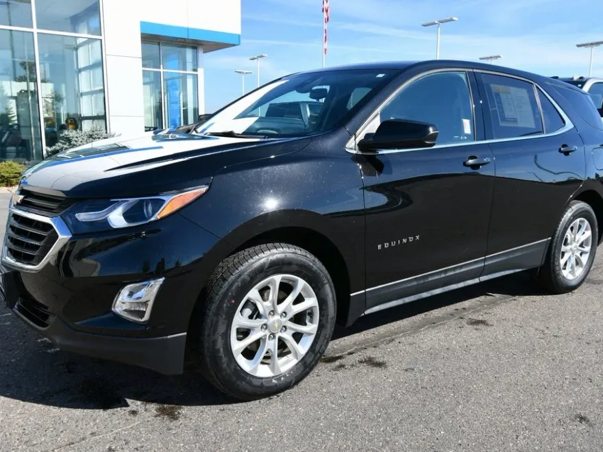 2020 Chevrolet Equinox LT photo 1