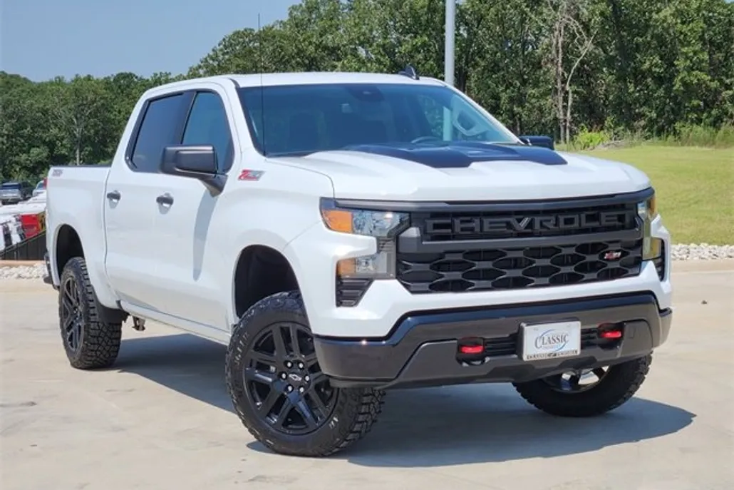 2025 Chevrolet Silverado 1500 Custom Trail Boss photo 1