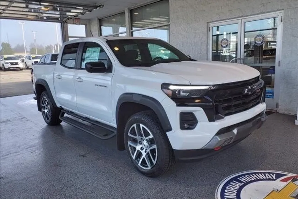 2024 Chevrolet Colorado Z71 photo 1