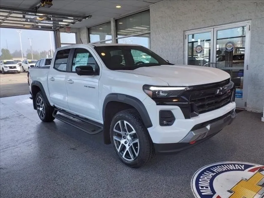 2024 Chevrolet Colorado Z71 photo 1