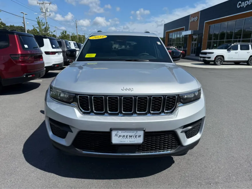 2025 Jeep Grand Cherokee Laredo X photo 1