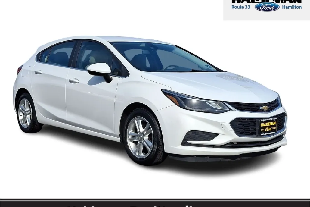 2017 Chevrolet Cruze LT photo 1