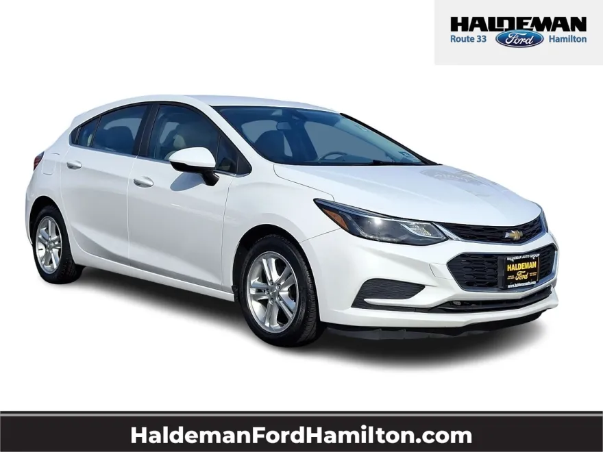 2017 Chevrolet Cruze LT photo 1