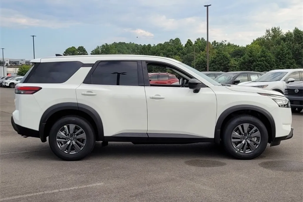 2025 Nissan Pathfinder S photo 1