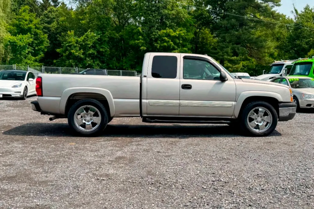 2004 Chevrolet Silverado 1500 LT photo 1