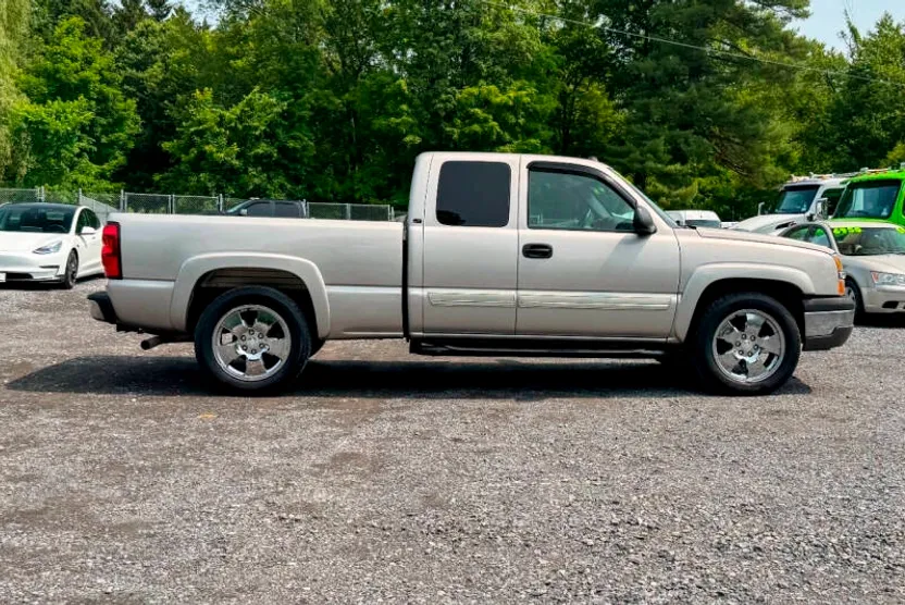 2004 Chevrolet Silverado 1500 LT photo 1