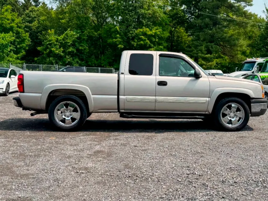 2004 Chevrolet Silverado 1500 LT photo 1