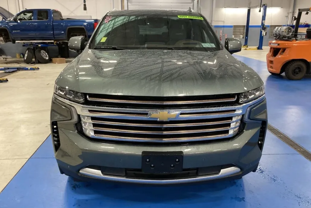 2024 Chevrolet Suburban High Country photo 1