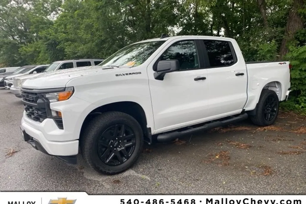2025 Chevrolet Silverado 1500 Custom photo 1