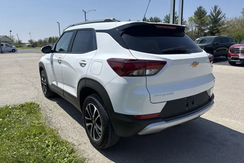 2025 Chevrolet Trailblazer LT photo 1