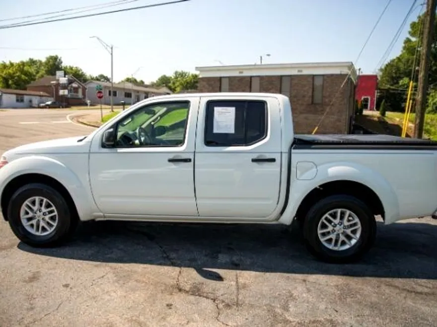 2014 Nissan Frontier SV photo 1