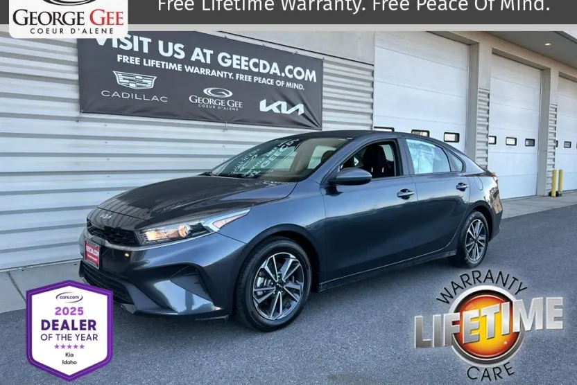 2023 Kia Forte LXS photo 1