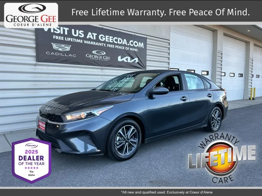 2023 Kia Forte LXS photo 1