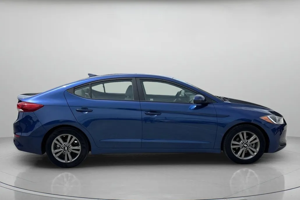 2018 Hyundai Elantra SEL photo 1