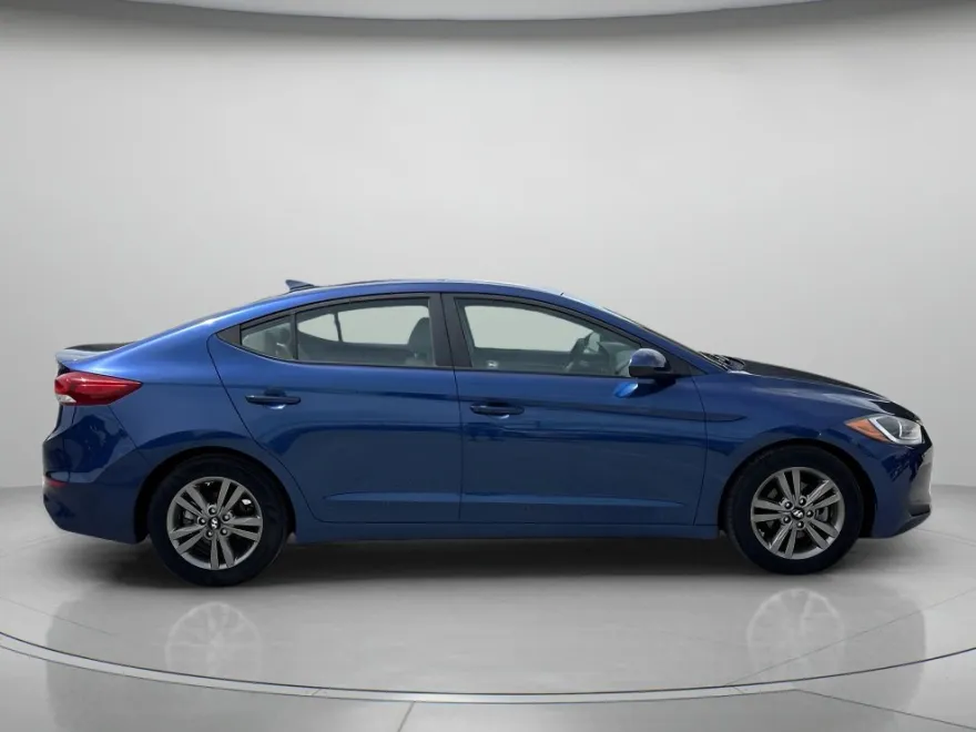 2018 Hyundai Elantra SEL photo 1