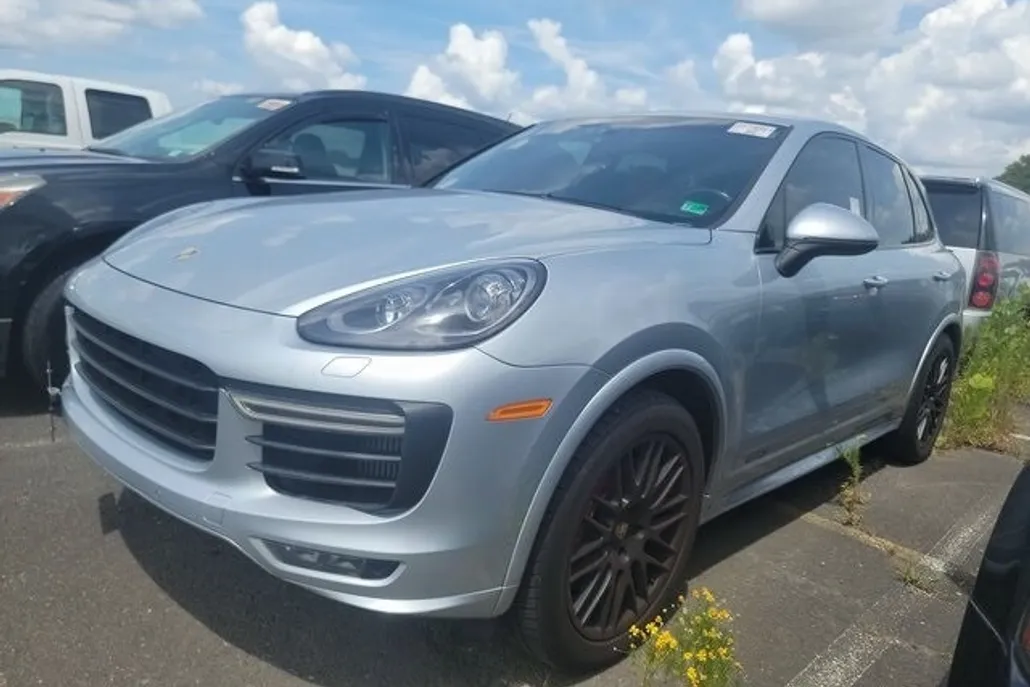 2017 Porsche Cayenne GTS photo 1