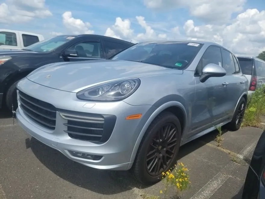 2017 Porsche Cayenne GTS photo 1
