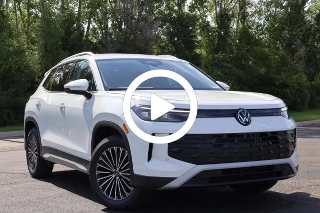 2025 Volkswagen Tiguan S photo 1