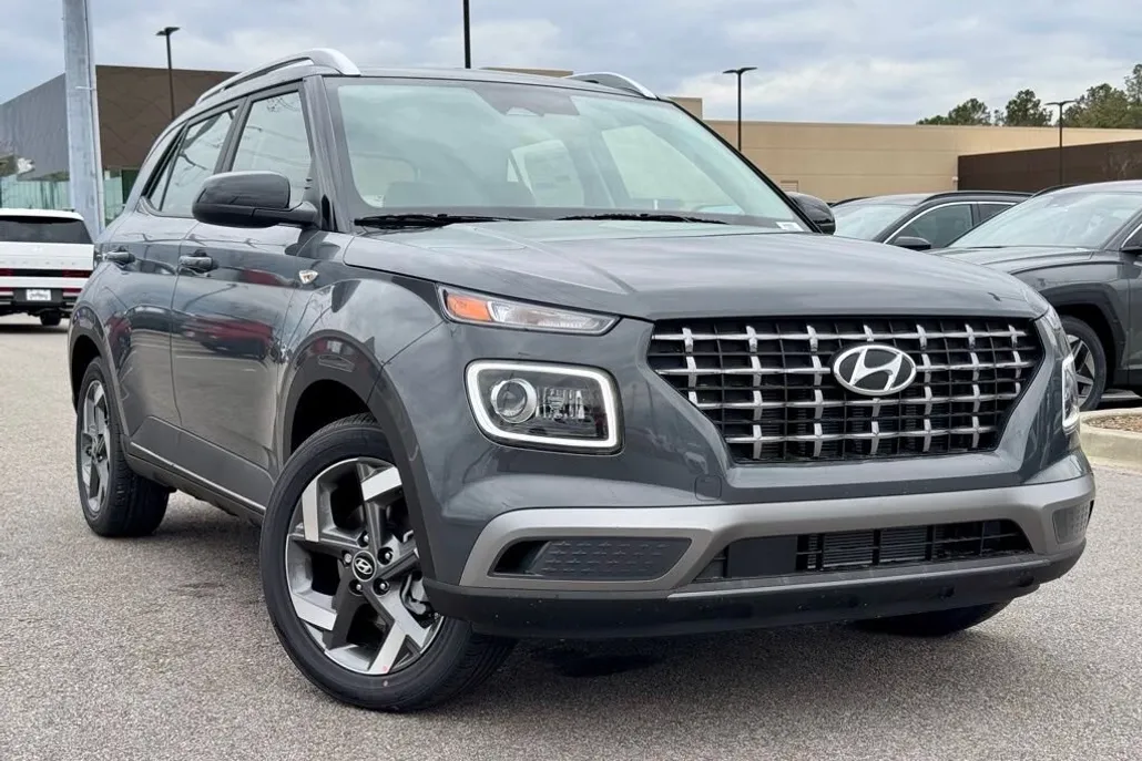 2025 Hyundai Venue Limited photo 1