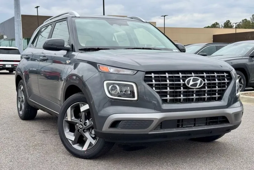 2025 Hyundai Venue Limited photo 1